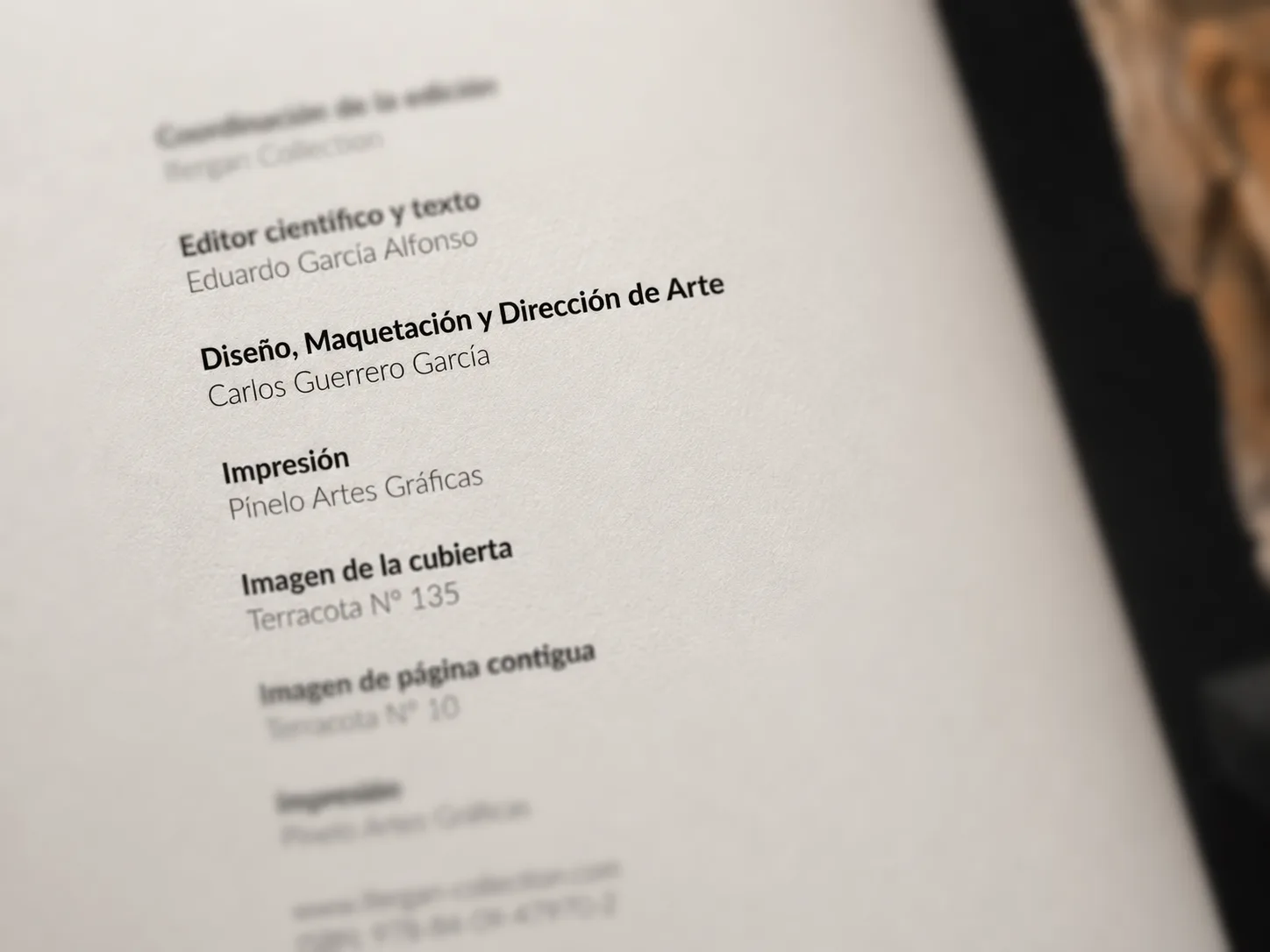 Página de créditos del catálogo: diseño, maquetación y dirección de arte, Carlos Guerrero García